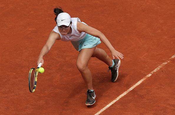 开云体育官网-郑赛赛挽救赛点仍出局 金花红土赛季继续低迷？